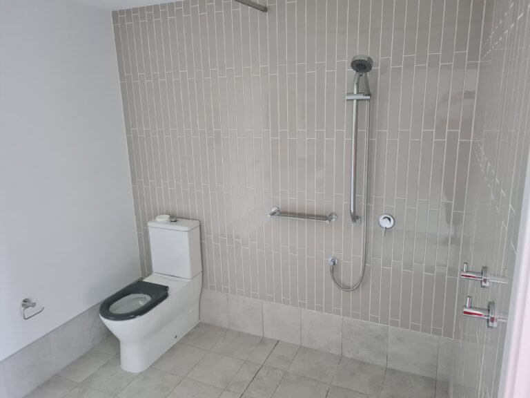 Youngcare-EastBrisbane, ensuite bathroom, shower and toilet.